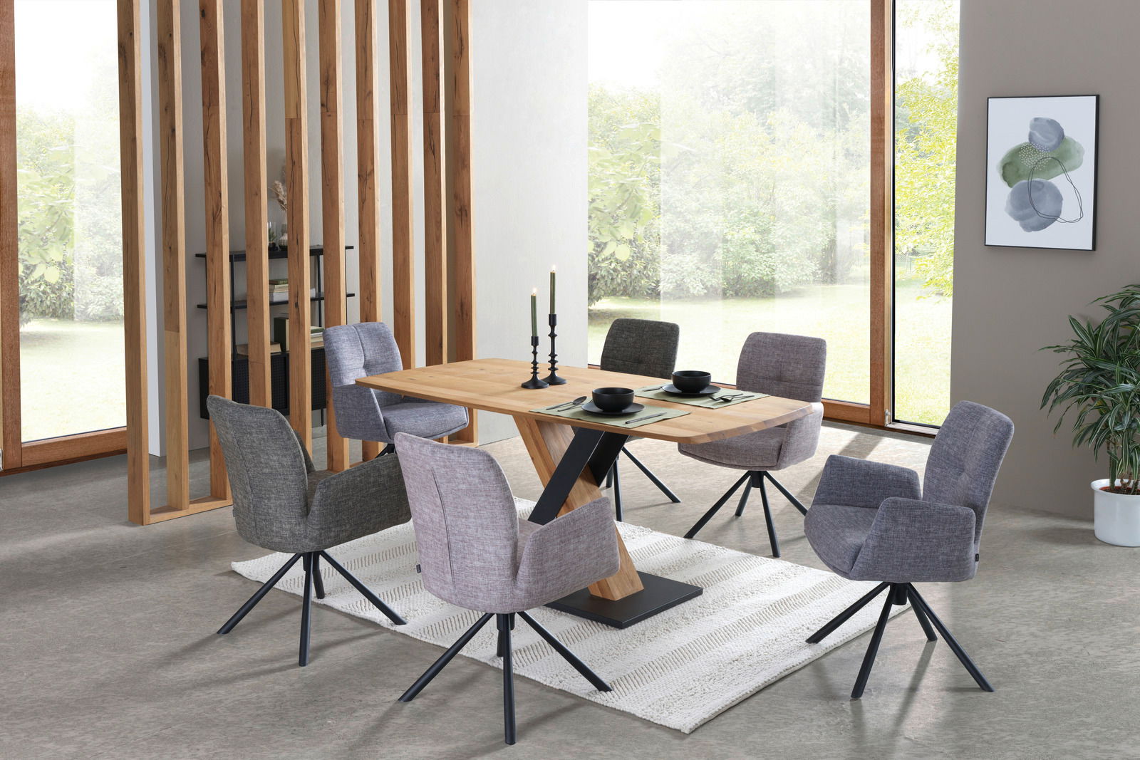 Novel Sessel MORELLA Esszimmer mit modernem Holztisch und sechs grauen Sesseln auf schwarzem Metallgestell, seitliche Perspektive.