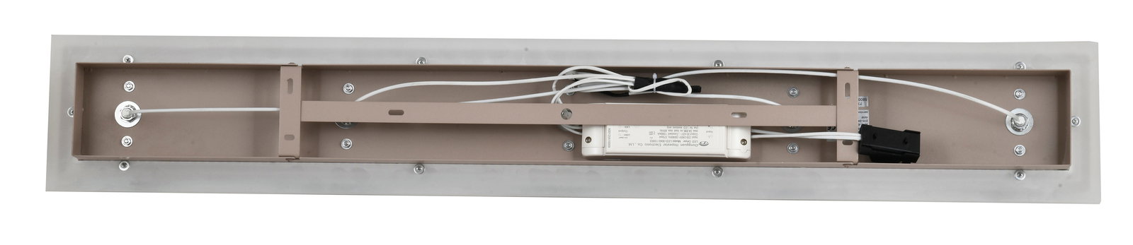 Rückansicht einer rechteckigen LED-Deckenleuchte mit sichtbarer Verkabelung und Befestigungselementen.
