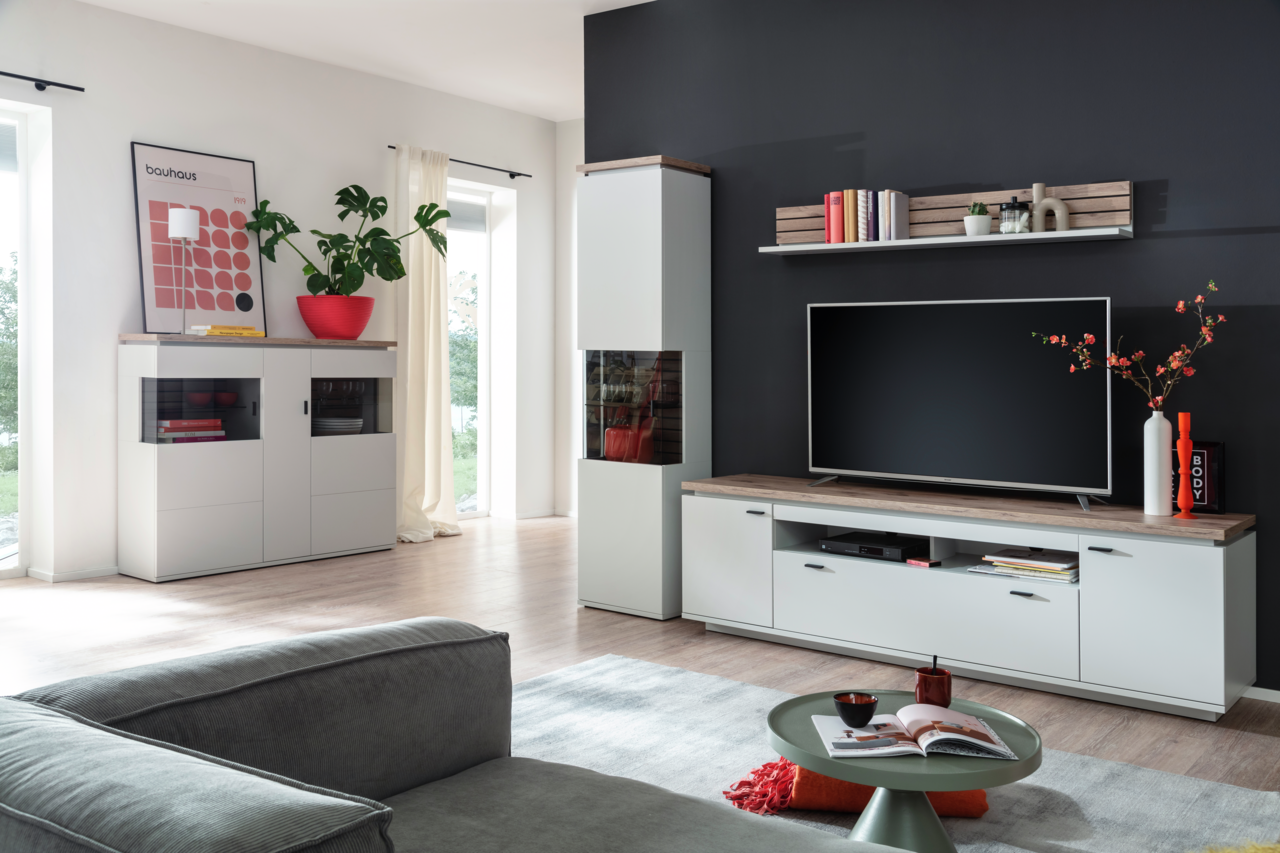 Stylife Highboard ESTEPONA Moderne Wohnzimmerkombination mit Highboard, Sideboard und Wandregal in heller Holzoptik, frontal betrachtet.