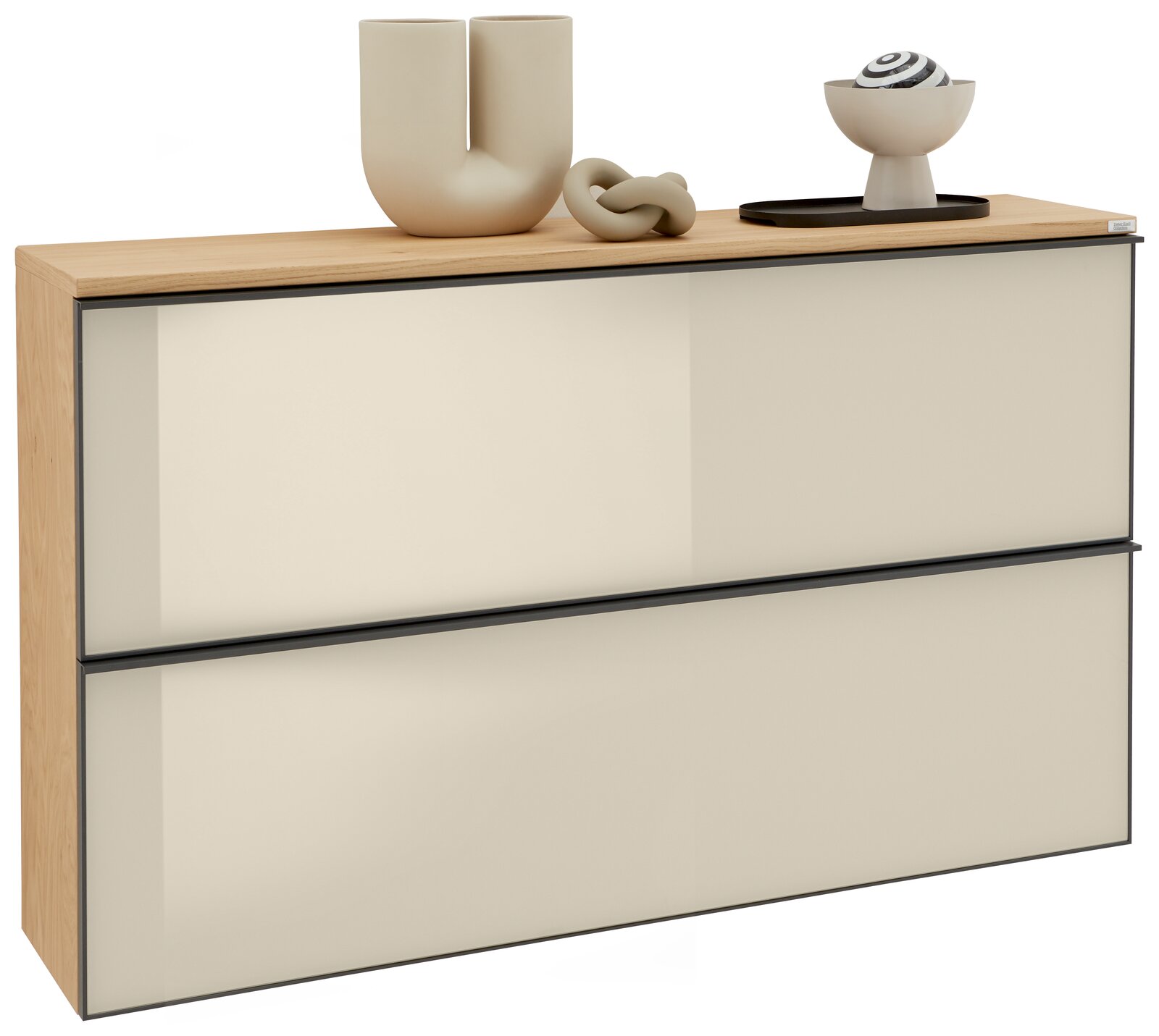 Dieter Knoll XL-Hängeschuhschrank ATINA XL-Hängeschuhschrank in Seitenansicht mit Dekoration auf der Oberseite