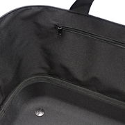 Innenansicht eines schwarzen Einkaufskorbs mit Reißverschlussfach