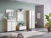 Moderner Schuhschrank in Holzoptik mit weißen Hochglanzfronten, seitliche Perspektive