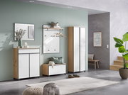 Moderner Schuhschrank in Holzoptik mit weißen Hochglanzfronten, seitliche Perspektive