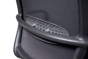 Rückansicht eines Drehstuhls mit ergonomischer Rückenlehne und atmungsaktivem Netzgewebe.