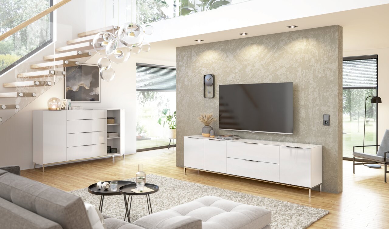 Moderne woonkamer met wit dressoir en tv, zijaanzicht