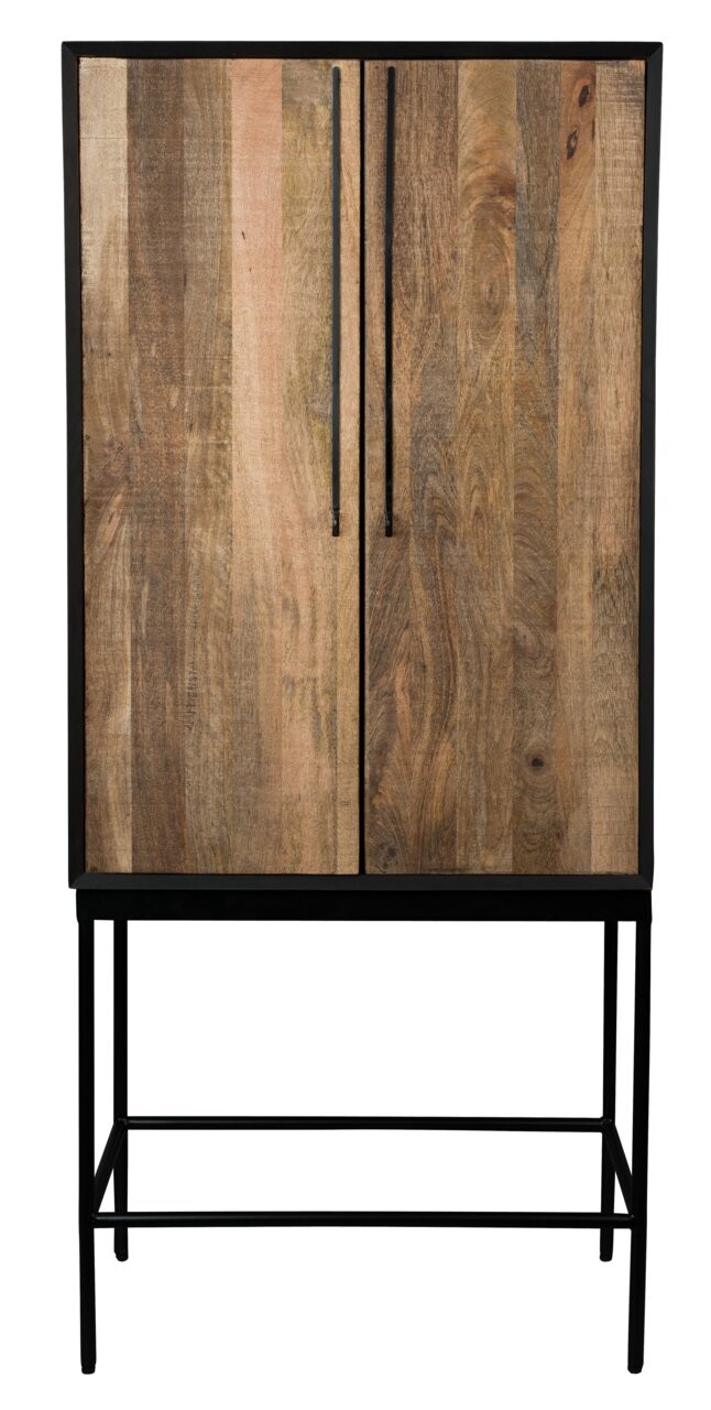 Vooraanzicht van een houten highboard met metalen frame en lange, smalle handgrepen.