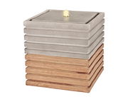 Eckiger Brunnen mit geriffeltem Design aus GRC-Material, Ansicht von schräg oben