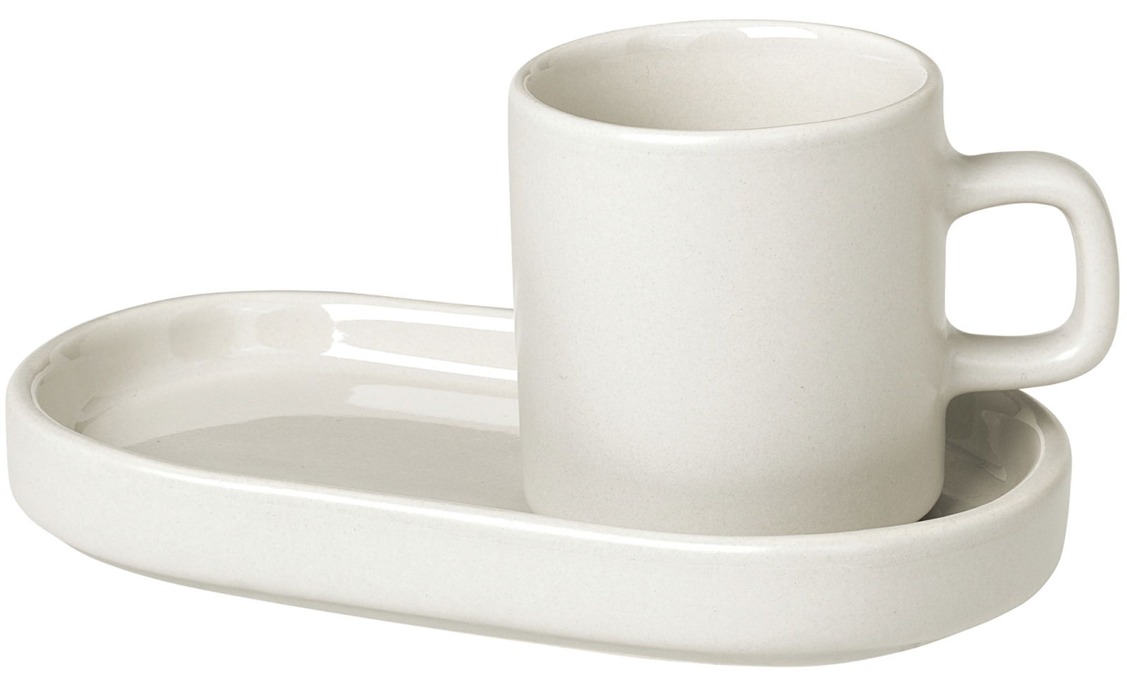 Espressotasse aus Keramik mit passender Untertasse, seitliche Perspektive