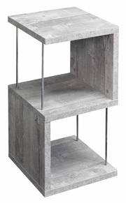 Modernes Standregal der Serie RIFF in Betonoptik, perspektivisch von vorne links gesehen.