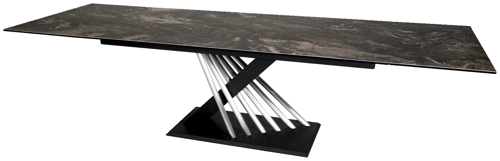 Moderner ausziehbarer Esstisch mit dunkel marmorierter Tischplatte und geometrischem Metallgestell in Schwarz und Silber, aus schräger Vorderansicht gezeigt