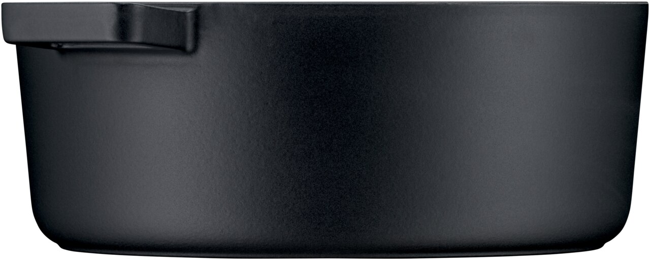 Seitliche Ansicht eines schwarzen WMF Flavour Bräters, oval, 33x26cm, mit einem Griff.