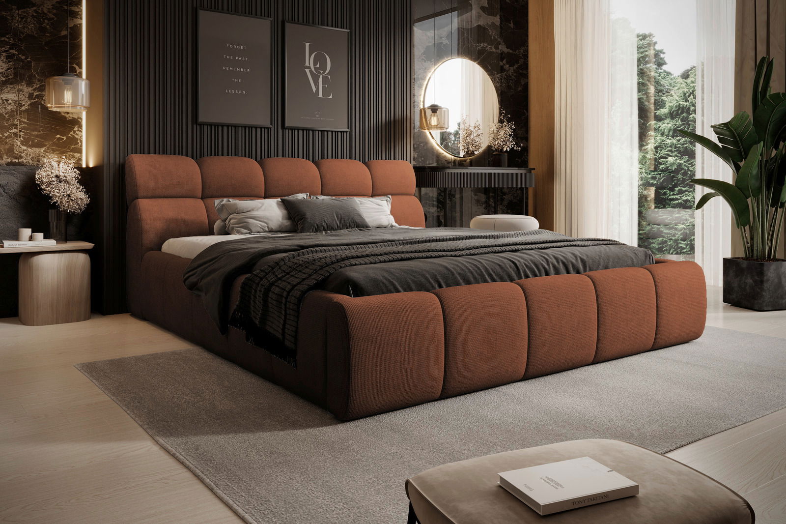 Modernes Polsterbett in einem stilvollen Schlafzimmer, seitliche Perspektive mit eleganter Dekoration und großen Fenstern.