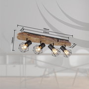 Deckenstrahler mit vier geometrischen Lampenschirmen aus Metall, montiert auf einem rustikalen Holzbalken, seitliche Perspektive.