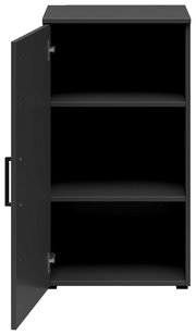 Schwarze Kommode mit geöffneter Tür und zwei Einlegeböden, Frontalansicht