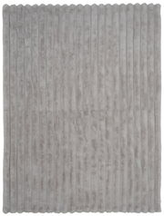 Graue Felldecke mit gestreiftem Muster, Draufsicht