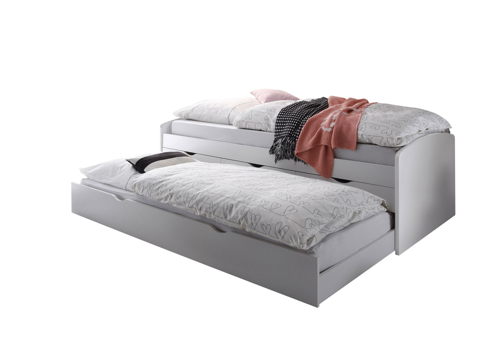 Tandemliege in seitlicher Perspektive mit zwei übereinanderliegenden Betten, das untere Bett ist teilweise ausgezogen, beide mit gemusterten Bettdecken und Kissen.