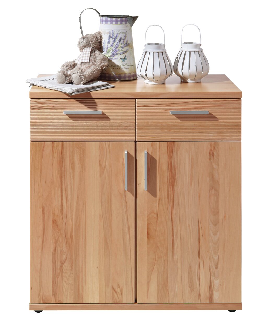 VOSS Kommode ATLANTA Vorderansicht einer hölzernen Kommode mit zwei Schubladen und zwei Türen, dekoriert mit einem Teddybär, einer Lavendelkanne und zwei Laternen.