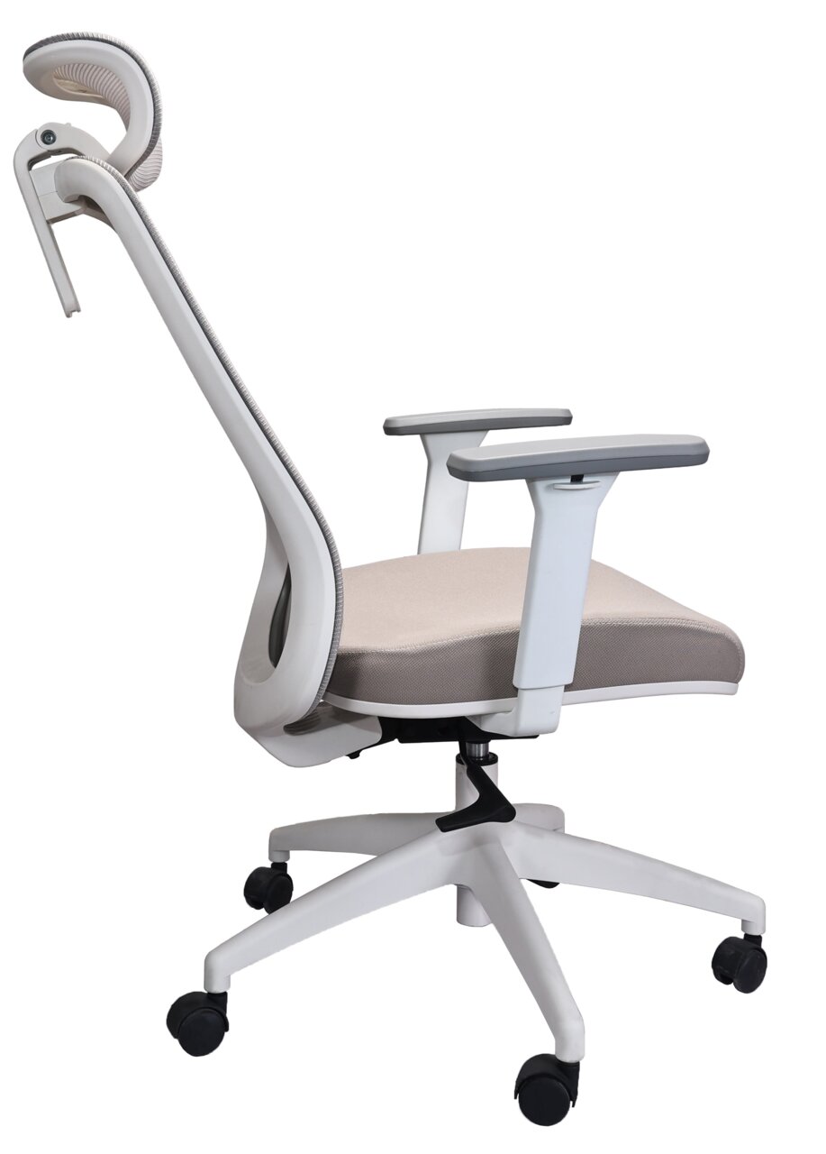 Moderner Drehstuhl mit ergonomischer Rückenlehne und Kopfstütze, seitliche Perspektive