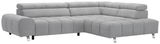 Graues Ecksofa mit Ottomane rechts, perspektivisch von vorne links betrachtet.