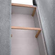 Binnenkant van een functionele bank met houten frame en grijze stoffen bekleding, gezien van bovenaf.