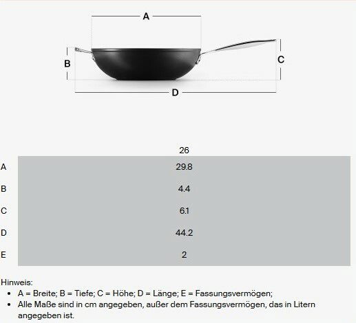 Seitenansicht einer Brat- und Servierpfanne mit 26 cm Durchmesser, 29,8 cm Breite, 4,4 cm Tiefe, 6,1 cm Höhe und 44,2 cm Länge inklusive Griff, Fassungsvermögen 2 Liter.