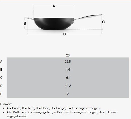 Seitenansicht einer Brat- und Servierpfanne mit 26 cm Durchmesser, 29,8 cm Breite, 4,4 cm Tiefe, 6,1 cm Höhe und 44,2 cm Länge inklusive Griff, Fassungsvermögen 2 Liter.