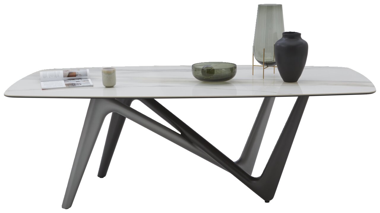 Moderner Esstisch mit weißer Tischplatte und stilvollen Dekorationen, seitliche Perspektive