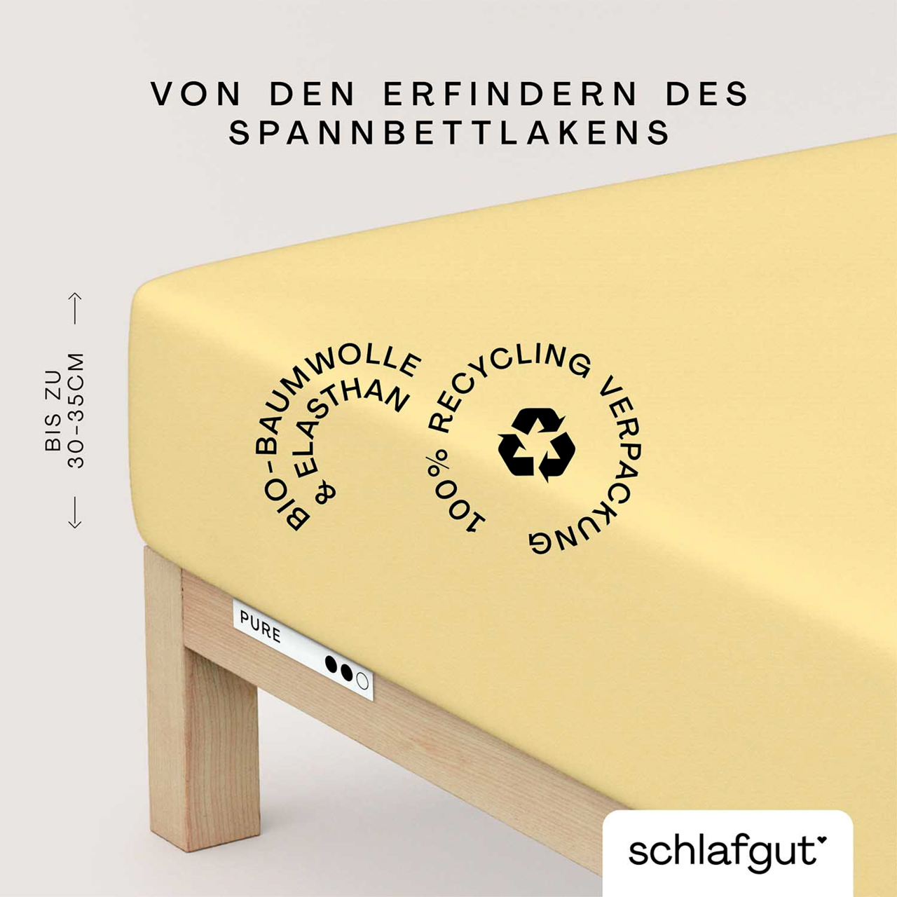 Nahaufnahme eines gelben Spannbettlakens auf einer Matratze, hergestellt aus Bio-Baumwolle und Elasthan, mit Recycling-Verpackung. Perspektive von der Seite.