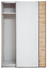 Schwebetürenschrank mit einer offenen Tür, die einen Einblick in das Innere mit Kleiderstange und Regal bietet. Die Front ist in Weiß gehalten, während die Seiten eine Holzoptik haben. Frontalansicht.