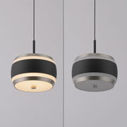 Moderne LED-Pendelleuchte in Schwarz und Silber, Vorder- und Seitenansicht