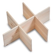 Holztrenner in Kreuzform aus der Vogelperspektive
