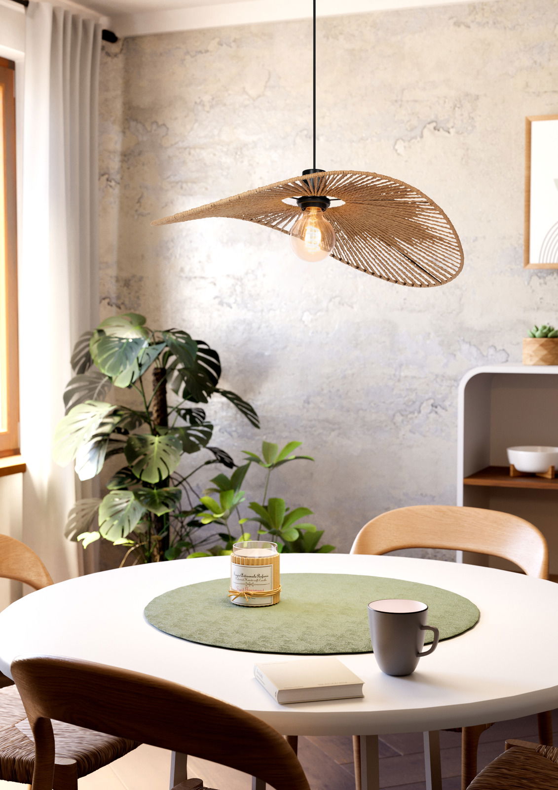 Pendelleuchte SIRUELA in einem modernen Esszimmer, aus der Perspektive von schräg unten fotografiert, mit einem runden Tisch und Pflanzen im Hintergrund.