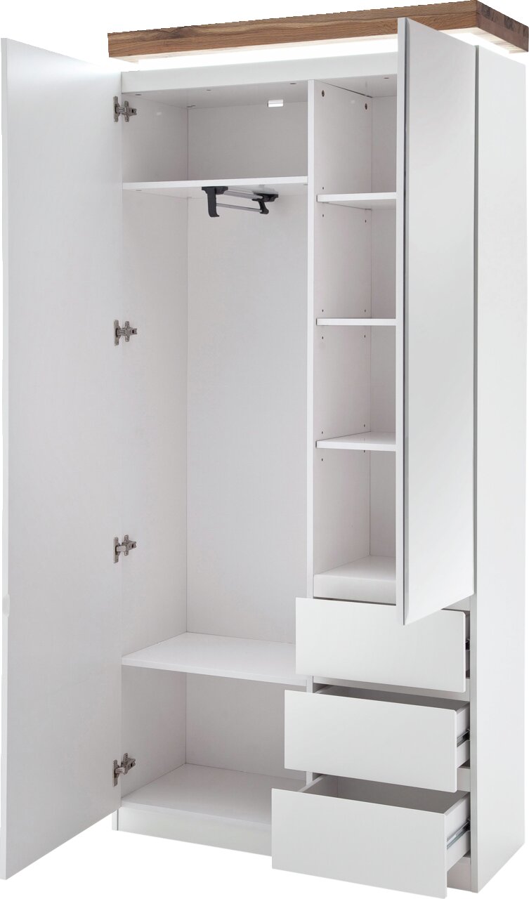 Offener Garderobenschrank mit mehreren Fächern, Schubladen und Kleiderstange, aus weißem Material mit Holzoberfläche, Perspektive von vorne.
