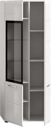 Weißer Hochschrank mit teils geöffneter Tür, links mit getöntem Glaseinsatz und Glasböden, rechts offene Regalfächer; Frontansicht in leichter Schrägperspektive.