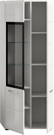 Weißer Hochschrank mit teils geöffneter Tür, links mit getöntem Glaseinsatz und Glasböden, rechts offene Regalfächer; Frontansicht in leichter Schrägperspektive.