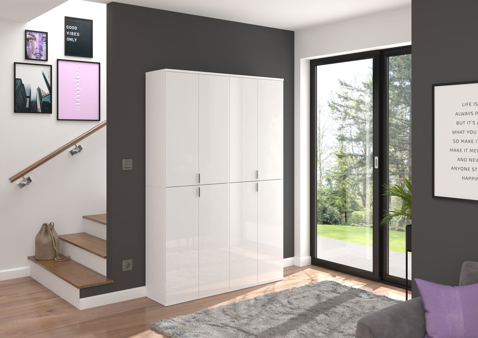 Moderner weißer Hochschrank mit glänzender Oberfläche, in einem stilvollen Wohnzimmer mit großen Fenstern und dekorativen Bildern an der Wand, aus seitlicher Perspektive.