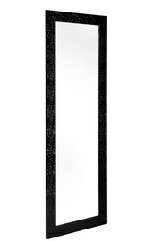 Rechteckiger Spiegel mit schwarzem, strukturiertem Rahmen, seitliche Perspektive