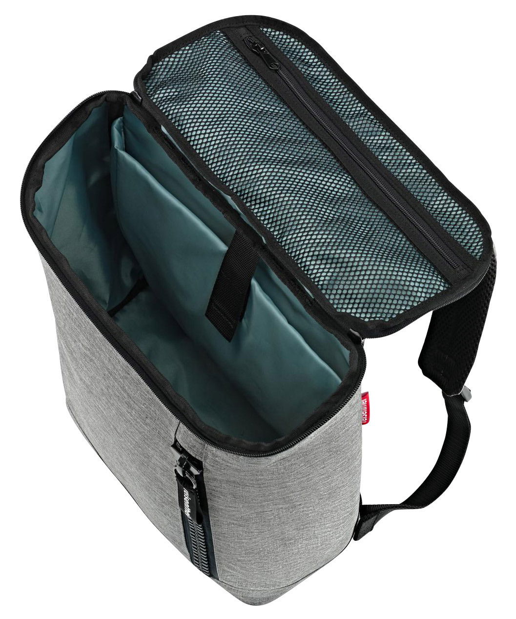 Grauer Rucksack mit offenem Hauptfach und Netzinnentasche, Ansicht von oben.