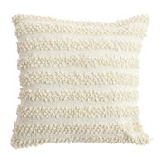 Beiges Kissen mit strukturiertem Streifenmuster, Frontalansicht