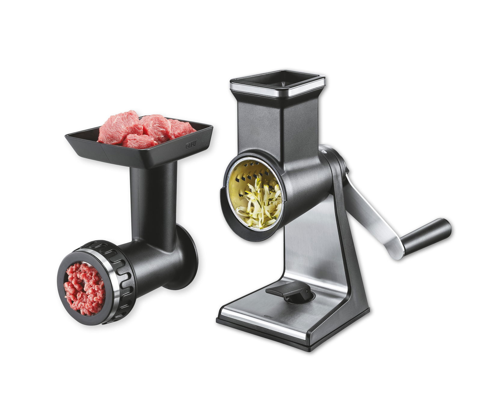GEFU Trommelreibe und Fleischwolf TRANSFORMA Set bestehend aus Trommelreibe und Fleischwolf, seitliche Perspektive, zeigt zerkleinertes Fleisch und geriebenes Gemüse.