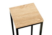 Beistelltisch mit Holzoptik-Oberfläche und schwarzem Metallgestell, Perspektive von oben