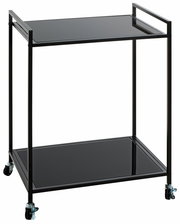 Moderner Beistellwagen mit zwei schwarzen Glasablagen und Metallrahmen, seitliche Perspektive.