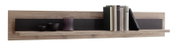 Moderne wandplank in eikenlook met zwarte achterwand, versierd met boeken en schalen, vooraanzicht.