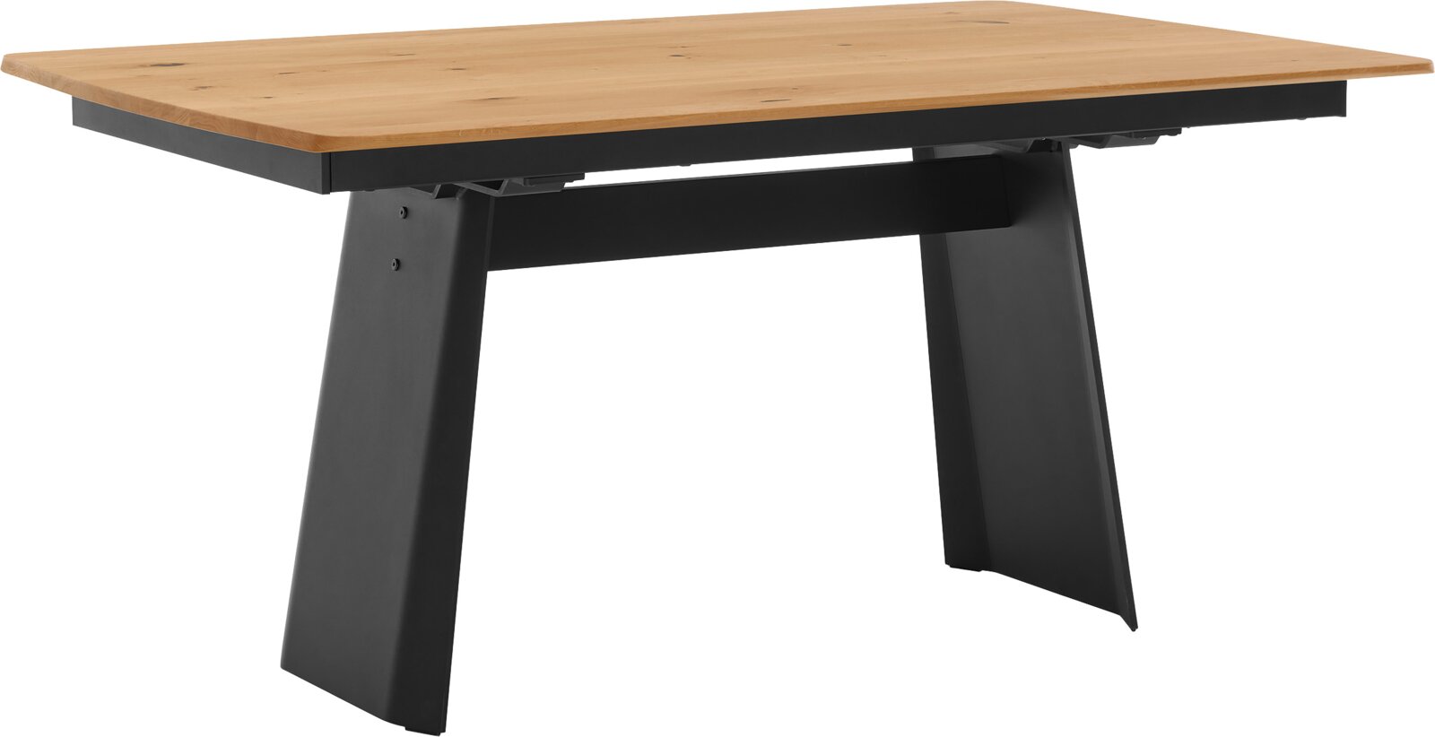 Moderner Tisch mit heller Holzplatte und schwarzen Metallbeinen, schräg von vorne in leichter Untersicht fotografiert