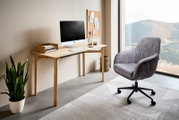 Modern houten bureau met computer, planten en bureaustoel in een lichte ruimte met uitzicht op het landschap, zijaanzicht.