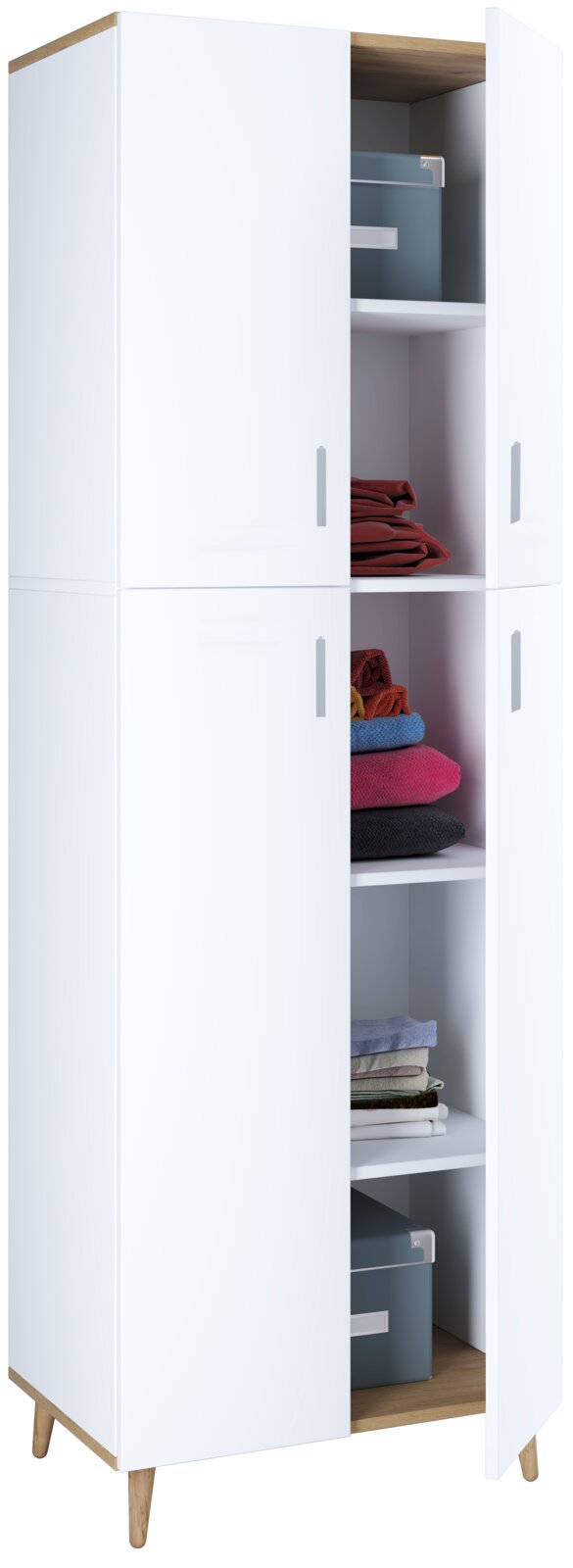 Weißer Kleiderschrank mit Holzoberseite und Holzfüßen, zwei teilweise geöffnete Türen mit Einlegeböden und gefalteter Kleidung, schräg von vorn rechts fotografiert