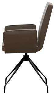 Zijaanzicht van een moderne gestoffeerde fauteuil/stoel in donkerbruin kunstleer met hoge rugleuning, armleuningen en zwart metalen vierpoot onderstel, vrijstaand op witte achtergrond