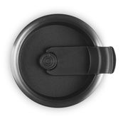 Ansicht von oben auf den Deckel eines Thermobechers, schwarz mit Klappverschluss.