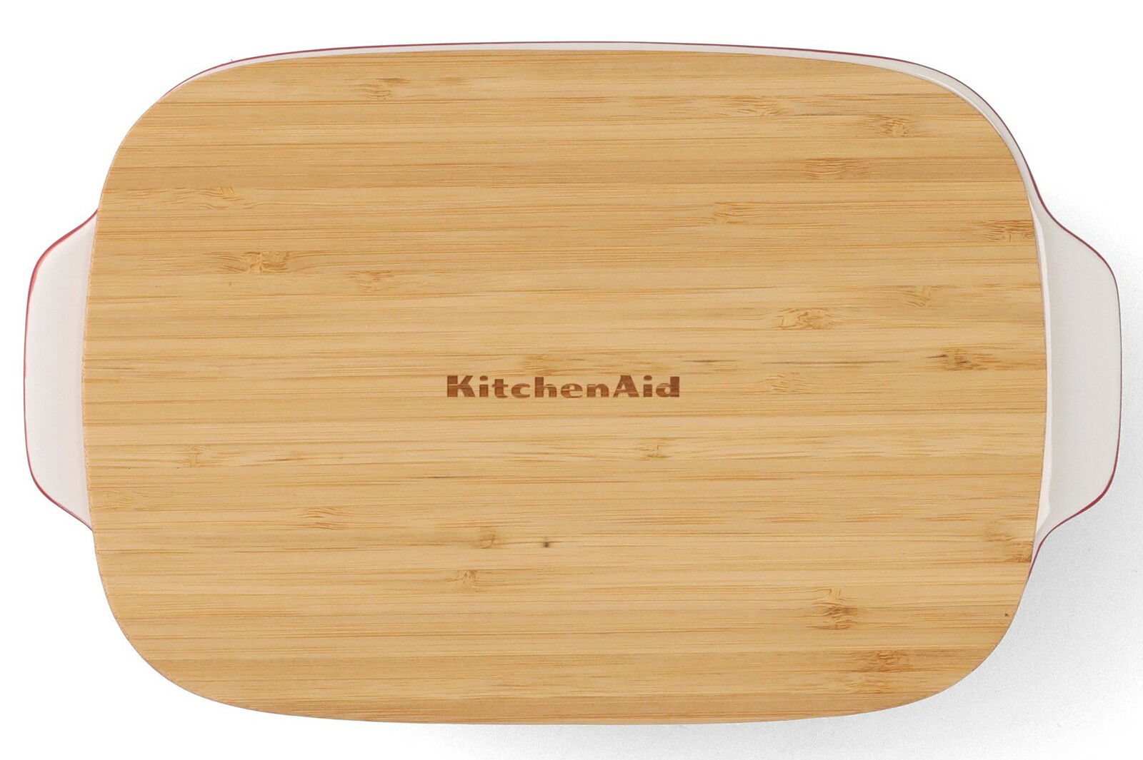 Vogelperspektive auf eine rechteckige Auflaufform mit Deckel aus Holz, Marke KitchenAid, 26 cm.