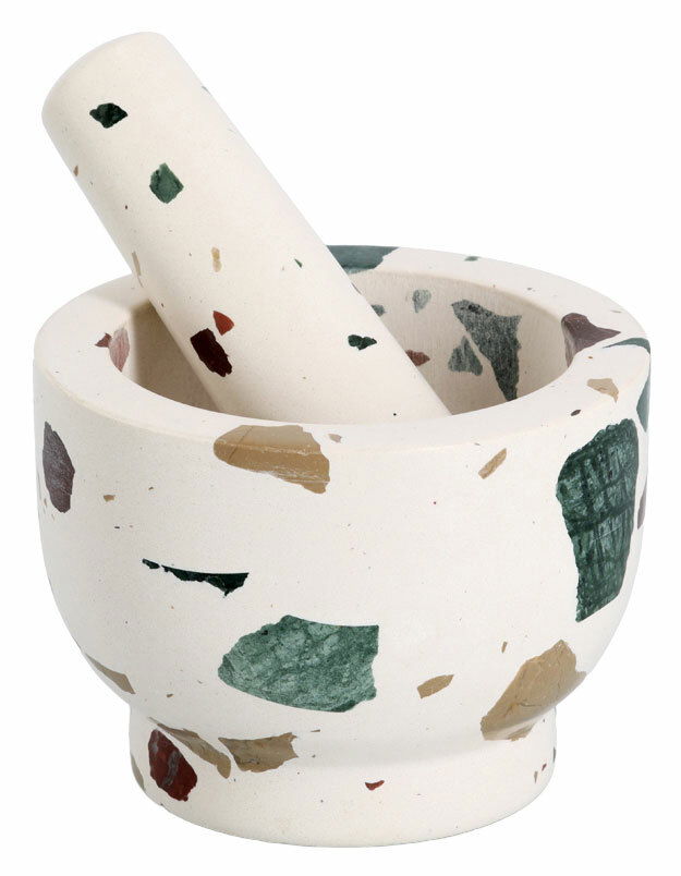 Mörser & Stößel-Set aus Terrazzo mit bunten Einsprengseln, seitliche Perspektive